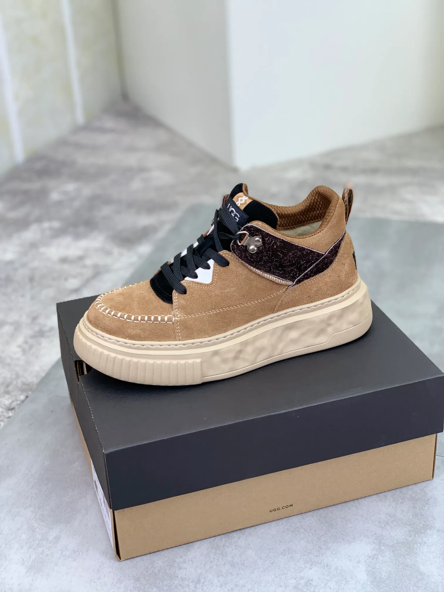 Men's shoes 💰P640 [New style] 💰 🆘 "Real wool" [UGG] 👉The popular men's shoes are synchronized with the official website 🔰The quality of the genuine products [satisfied] is not comparable to the imitations in the general market 🌀The upper is imported Italian frosted cowhide, and the lining is: foot pad 🅰️ grade 🐑Real wool👻Only Grade A can show the effect The hand feels smooth and delicate 🔱The shoe shape is grand, only genuine manufacturers can do it 🎄The perfect toughness of the original outsole 👻⬛️ allows customers to say goodbye to one-time consumption. Real wool lining, super warm. Available in black, brown and gray. Size: 39-44